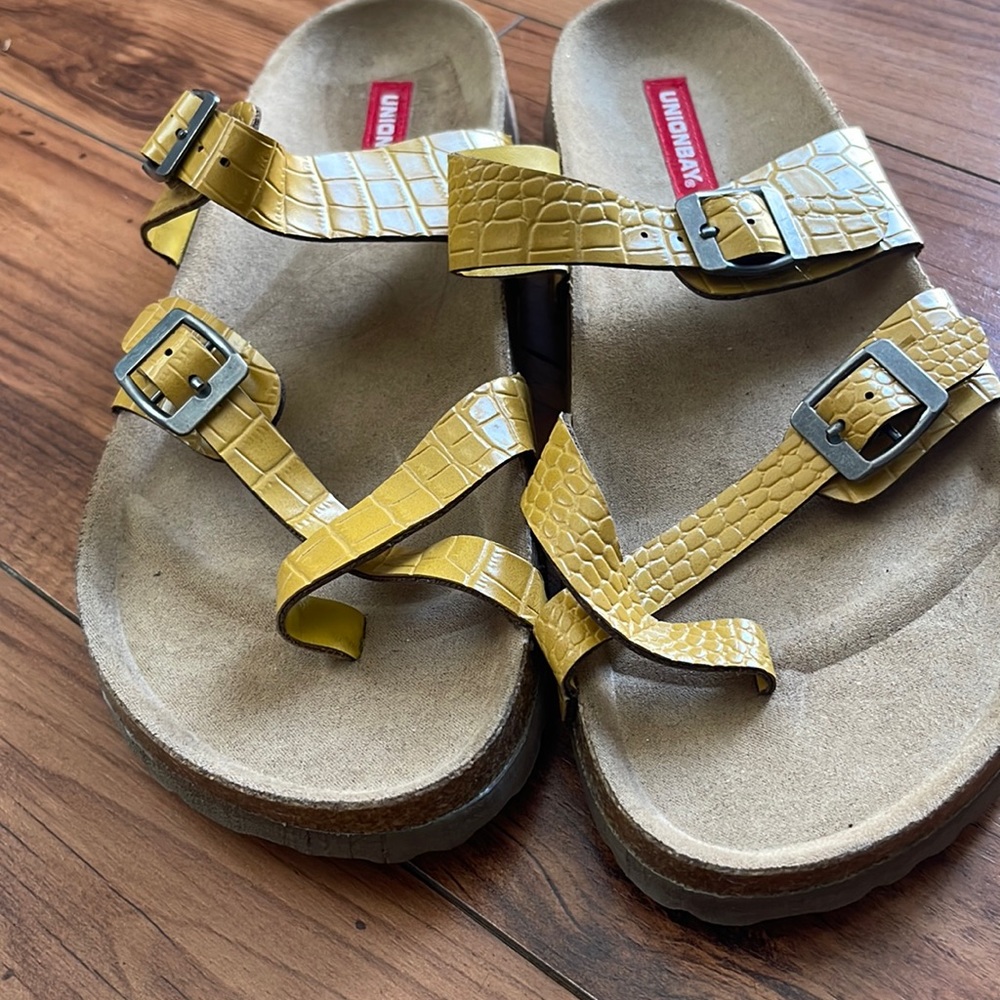 Union bay sandals size 8.5
